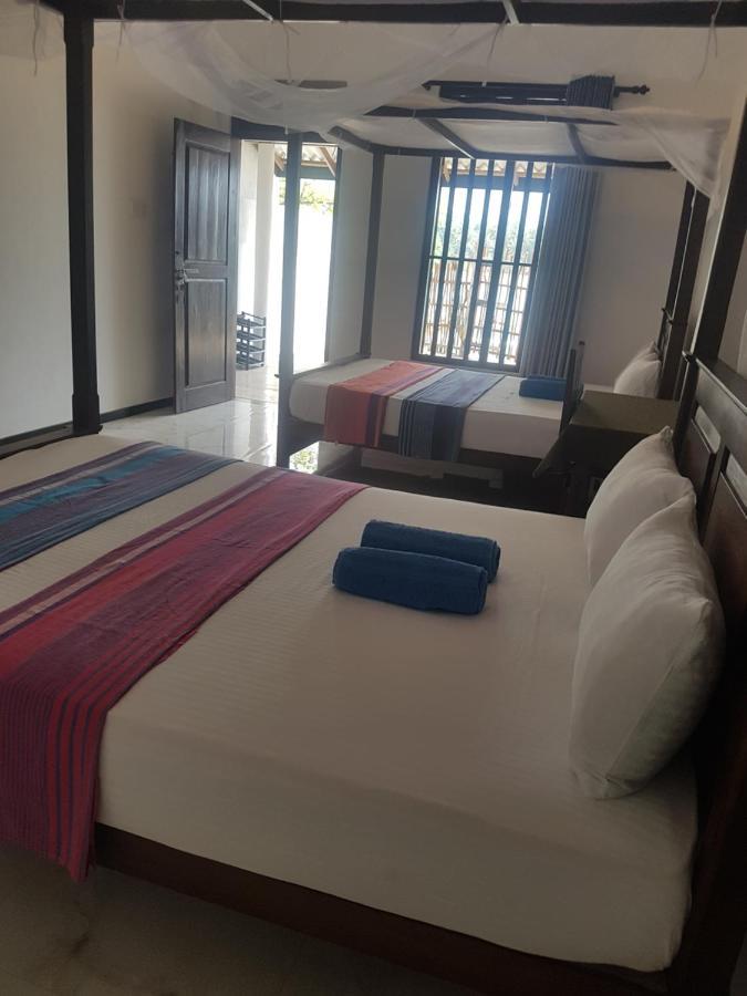 Sea Port Hiriketiya Bed & Breakfast Диквела Екстериор снимка