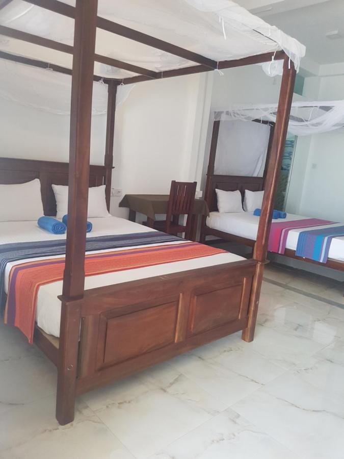 Sea Port Hiriketiya Bed & Breakfast Диквела Екстериор снимка