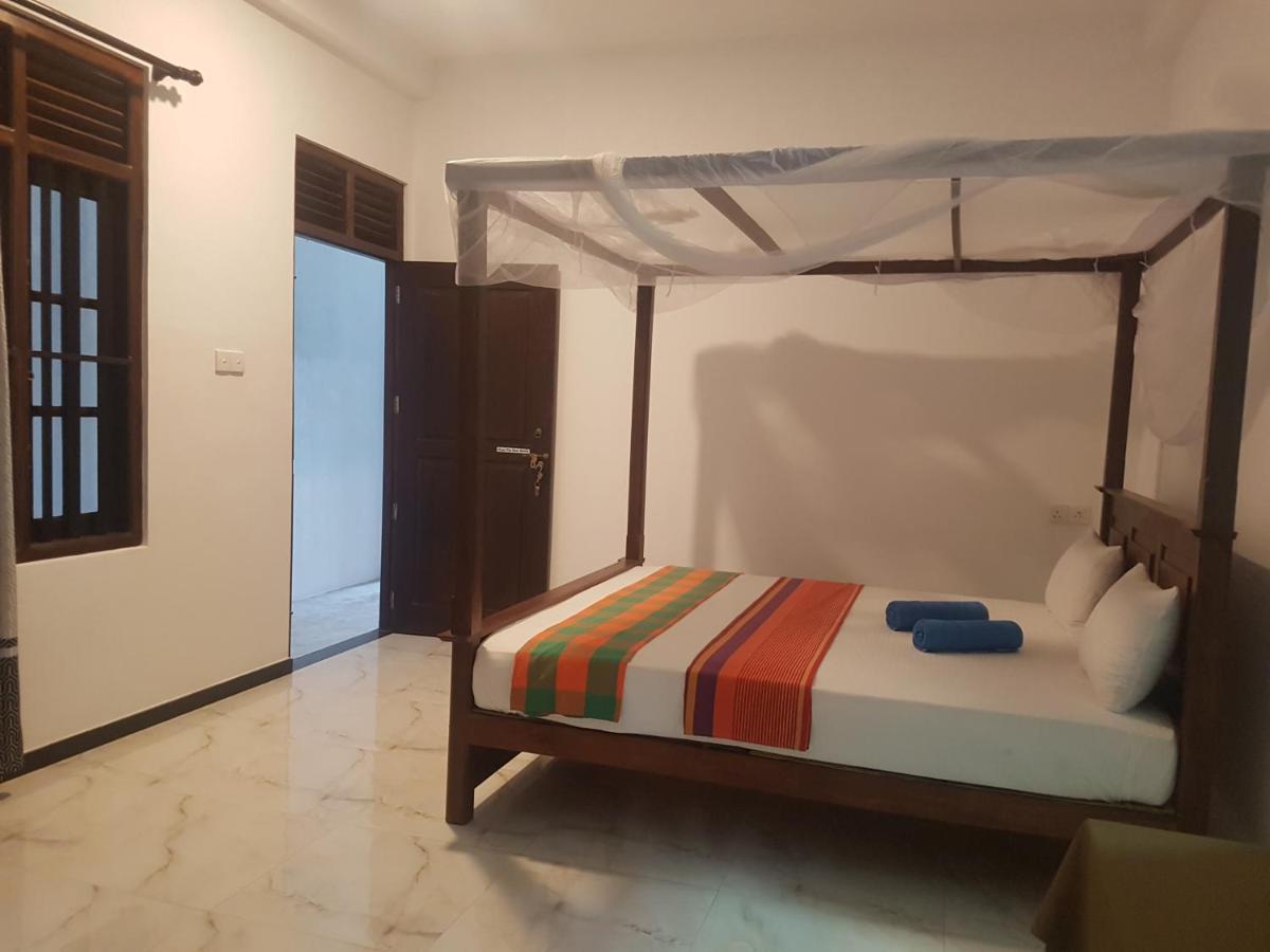 Sea Port Hiriketiya Bed & Breakfast Диквела Екстериор снимка