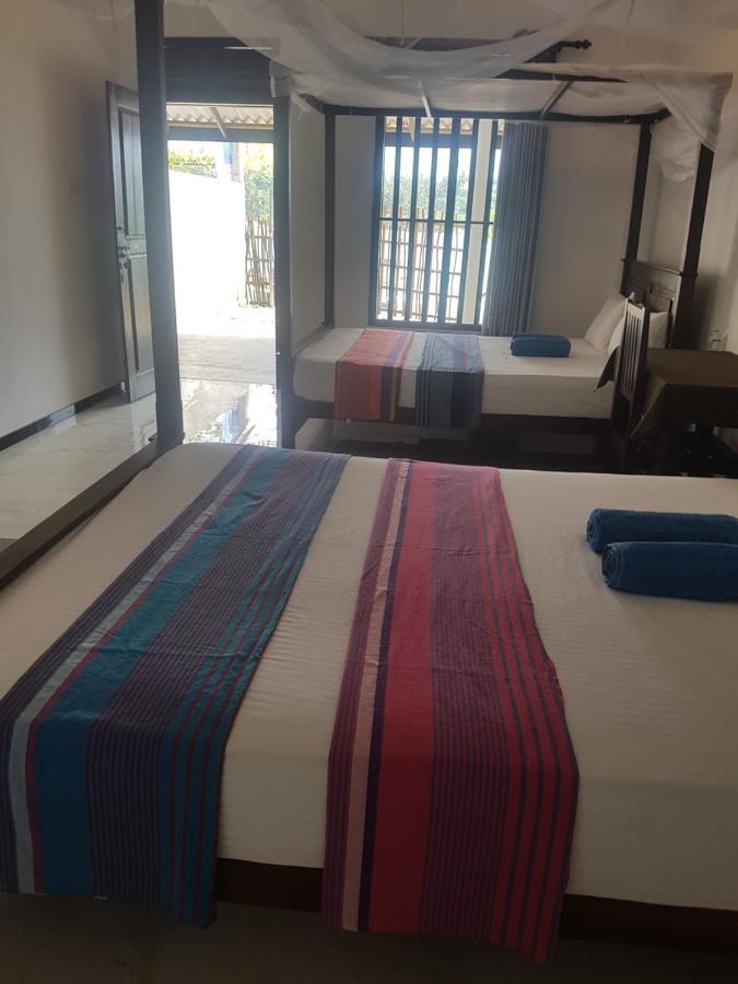 Sea Port Hiriketiya Bed & Breakfast Диквела Екстериор снимка