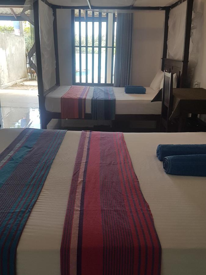 Sea Port Hiriketiya Bed & Breakfast Диквела Екстериор снимка