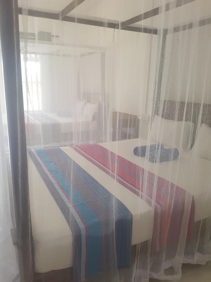 Sea Port Hiriketiya Bed & Breakfast Диквела Екстериор снимка