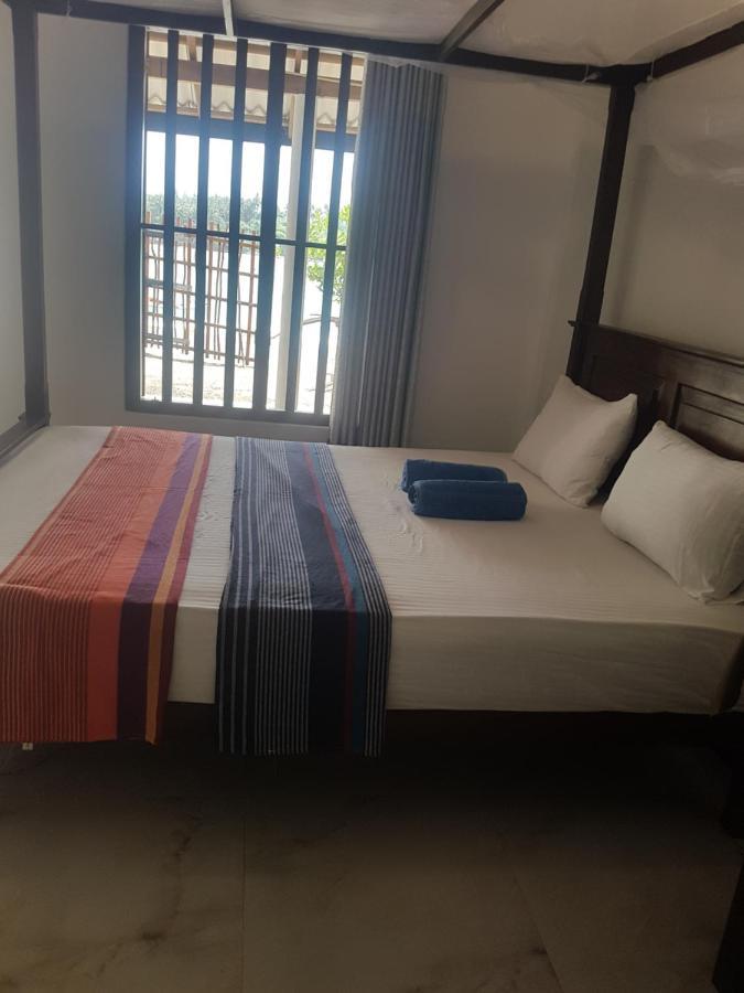 Sea Port Hiriketiya Bed & Breakfast Диквела Екстериор снимка