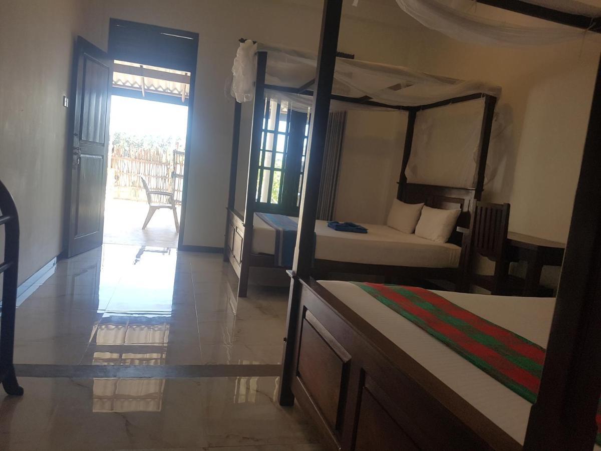 Sea Port Hiriketiya Bed & Breakfast Диквела Екстериор снимка