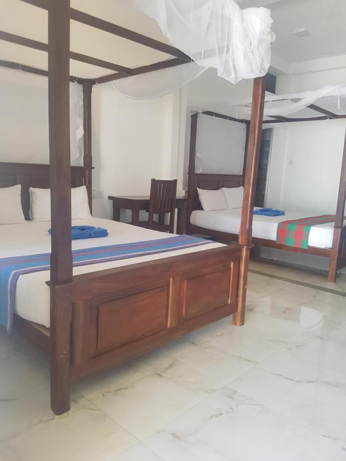 Sea Port Hiriketiya Bed & Breakfast Диквела Екстериор снимка
