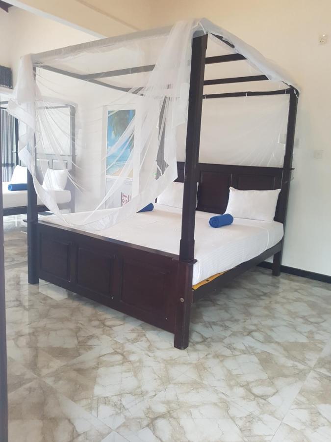 Sea Port Hiriketiya Bed & Breakfast Диквела Екстериор снимка
