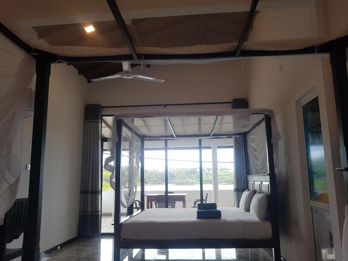 Sea Port Hiriketiya Bed & Breakfast Диквела Екстериор снимка