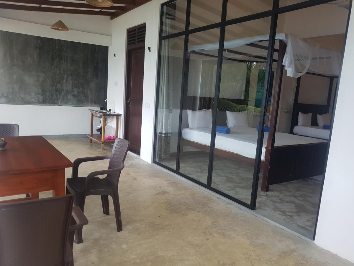 Sea Port Hiriketiya Bed & Breakfast Диквела Екстериор снимка