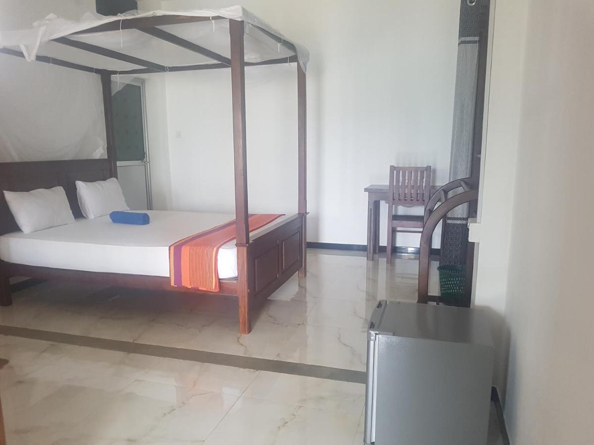 Sea Port Hiriketiya Bed & Breakfast Диквела Екстериор снимка
