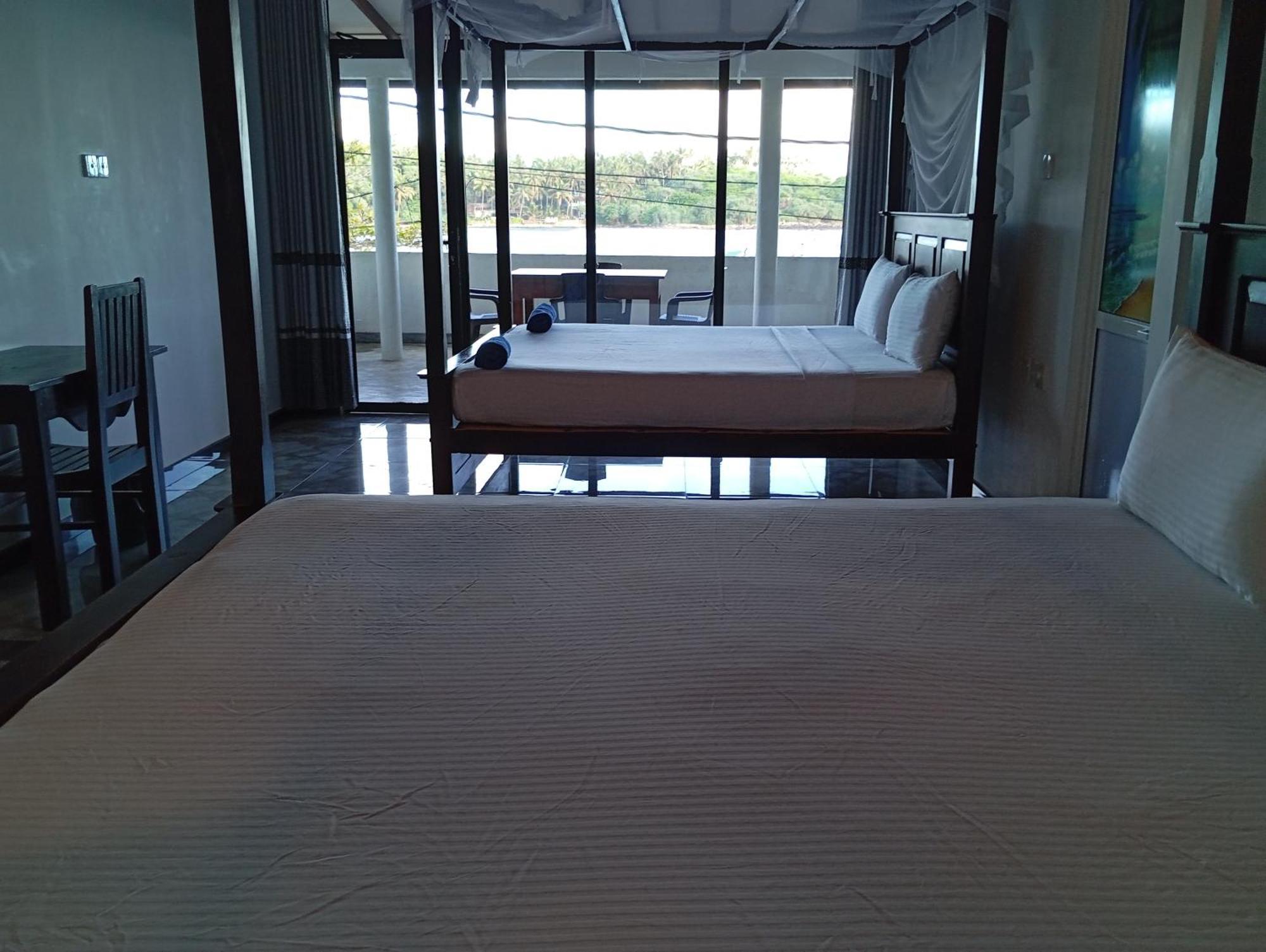 Sea Port Hiriketiya Bed & Breakfast Диквела Екстериор снимка